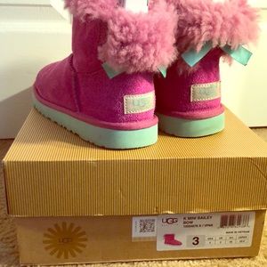 K MINI BAILEY BOW UGGS